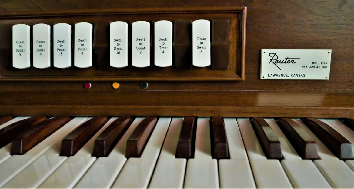 Close up or organ keys
