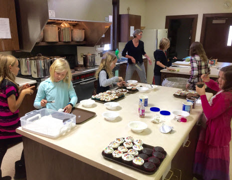 children making cupcakes